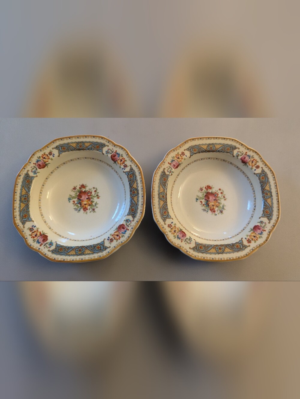 Vintage Made In England W.H GRINDLEY & Co Windsor Ivory. Set of 2 Dishes. D 5.5"